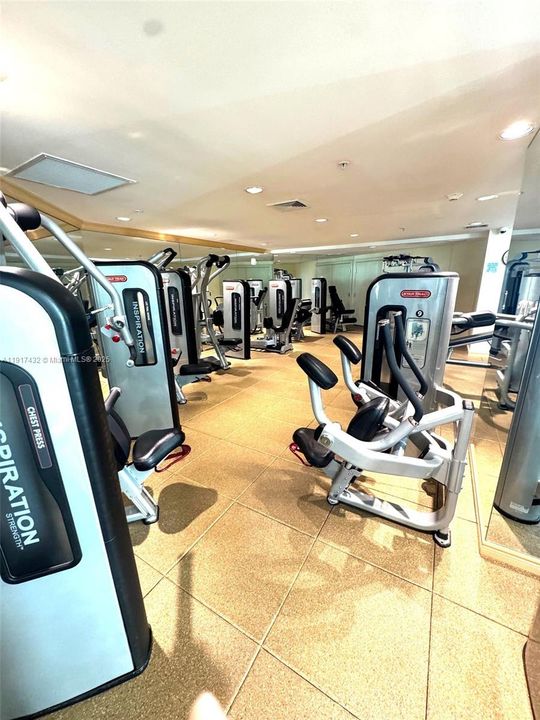 For Sale: $729,000 (2 beds, 2 baths, 1178 Square Feet)