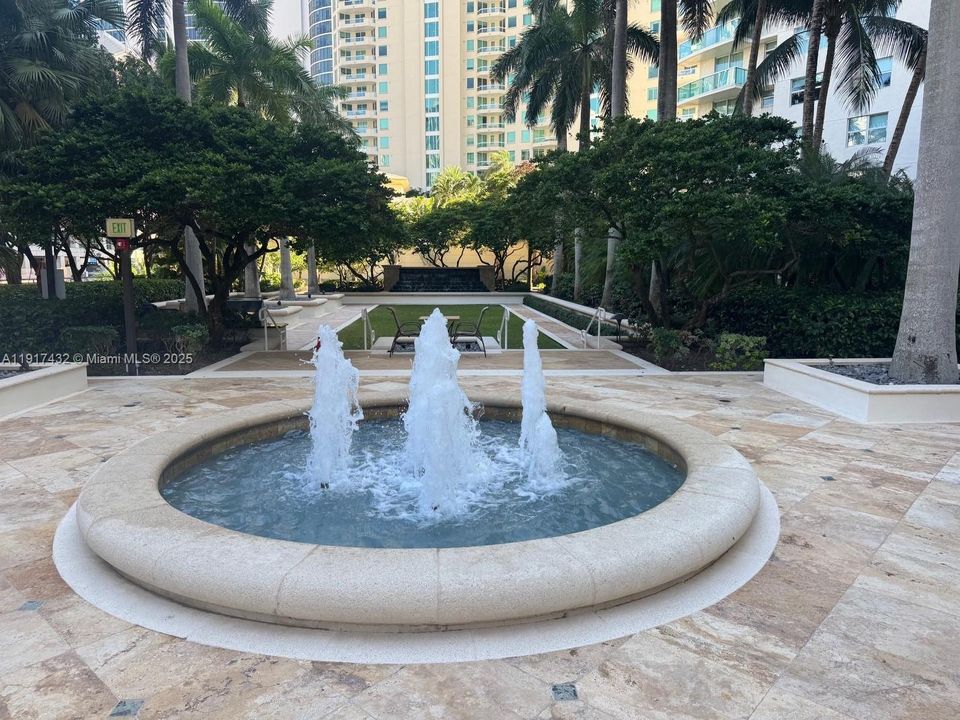 For Sale: $729,000 (2 beds, 2 baths, 1178 Square Feet)