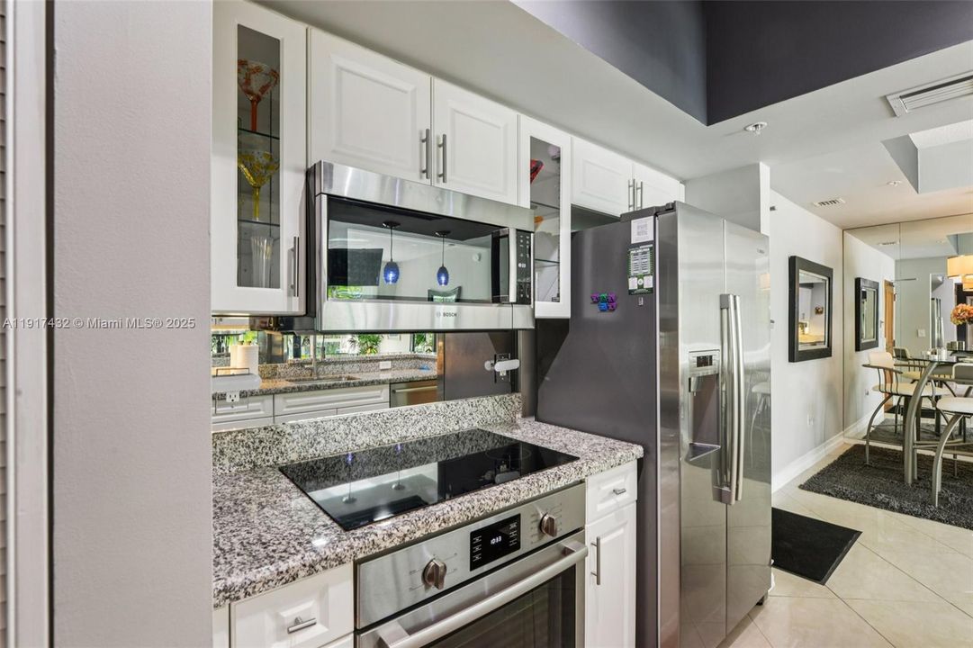 For Sale: $729,000 (2 beds, 2 baths, 1178 Square Feet)