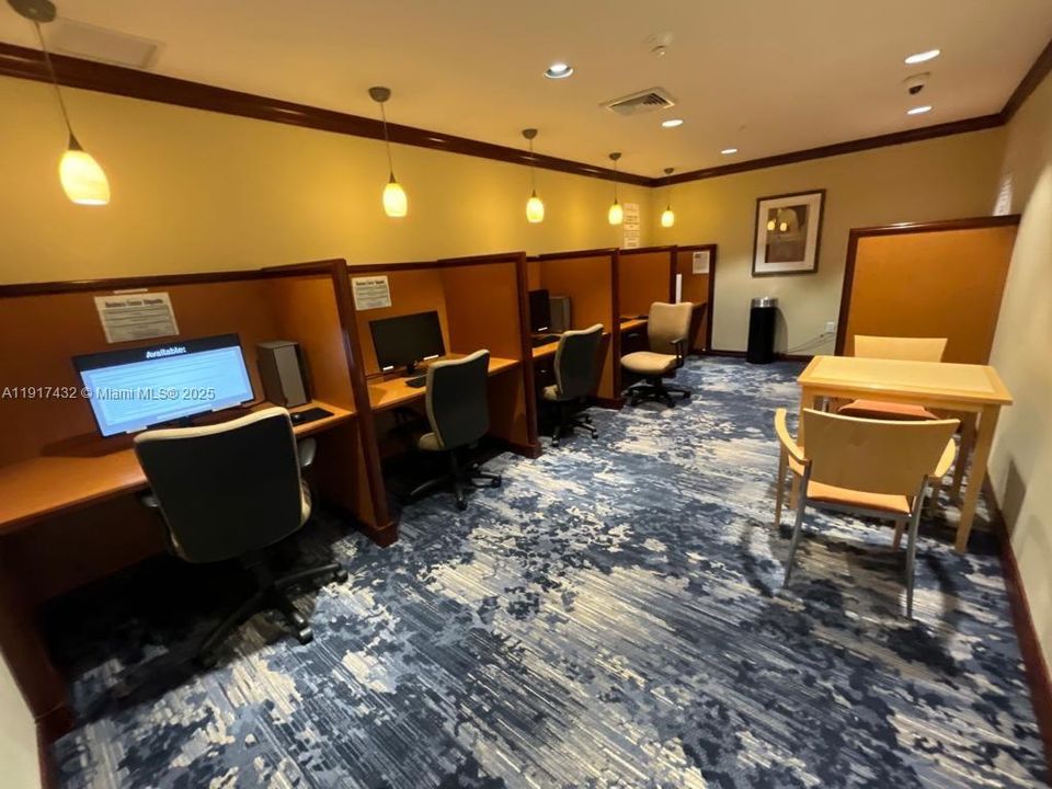 For Sale: $729,000 (2 beds, 2 baths, 1178 Square Feet)