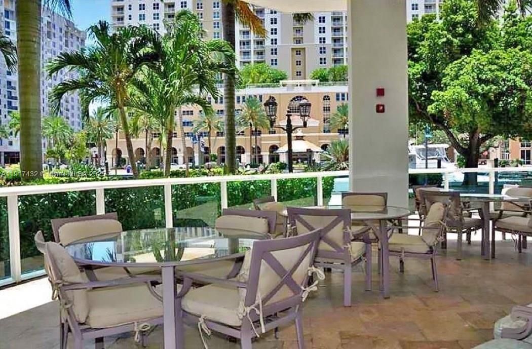 For Sale: $729,000 (2 beds, 2 baths, 1178 Square Feet)