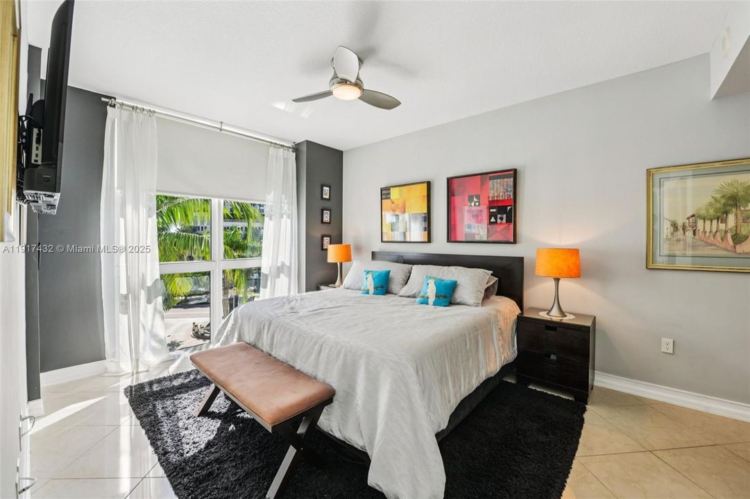 For Sale: $729,000 (2 beds, 2 baths, 1178 Square Feet)