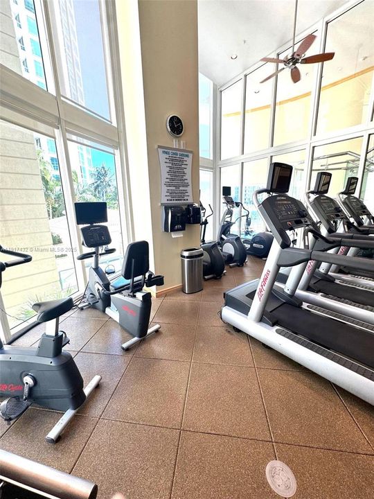 For Sale: $729,000 (2 beds, 2 baths, 1178 Square Feet)