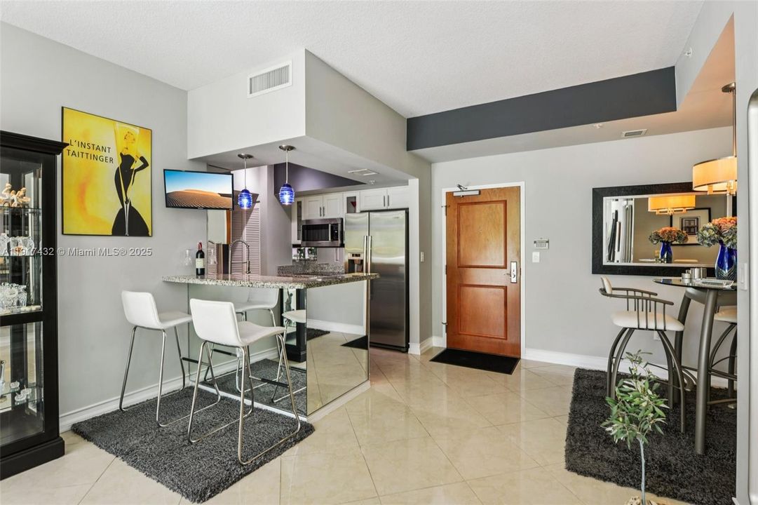 For Sale: $729,000 (2 beds, 2 baths, 1178 Square Feet)