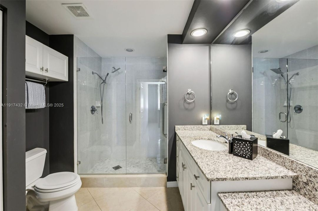 For Sale: $729,000 (2 beds, 2 baths, 1178 Square Feet)