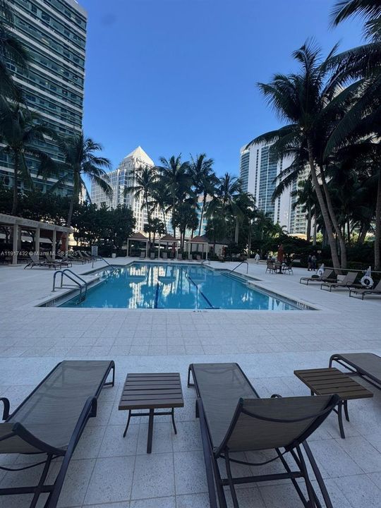 For Sale: $729,000 (2 beds, 2 baths, 1178 Square Feet)