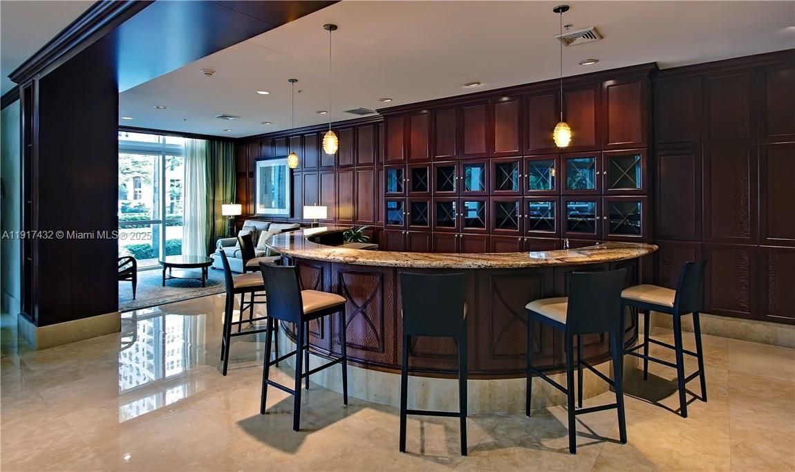 For Sale: $729,000 (2 beds, 2 baths, 1178 Square Feet)