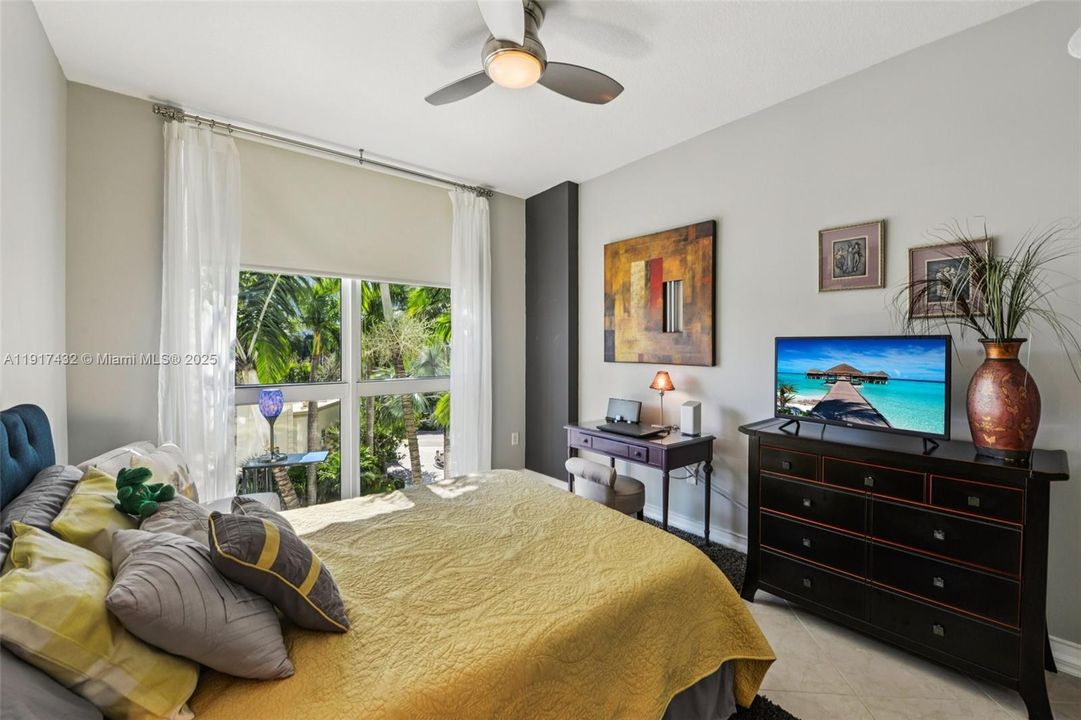 For Sale: $729,000 (2 beds, 2 baths, 1178 Square Feet)