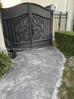 Recently Rented: $1,500 (1 beds, 1 baths, 2399 Square Feet)