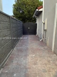 Recently Rented: $1,500 (1 beds, 1 baths, 2399 Square Feet)