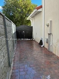 Recently Rented: $1,500 (1 beds, 1 baths, 2399 Square Feet)