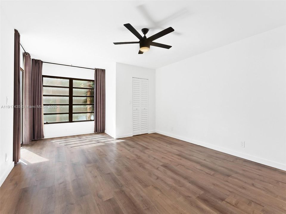 待售: $184,900 (1 贝兹, 2 浴室, 1140 平方英尺)