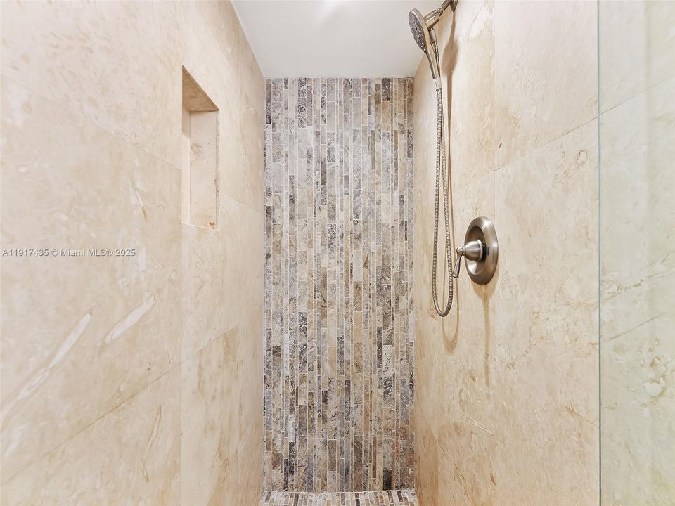 待售: $184,900 (1 贝兹, 2 浴室, 1140 平方英尺)