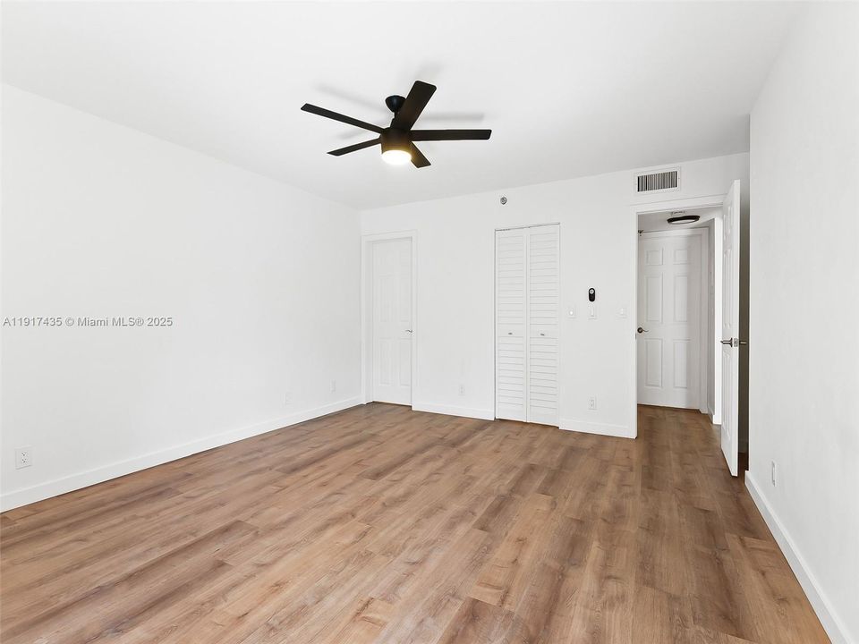 待售: $184,900 (1 贝兹, 2 浴室, 1140 平方英尺)