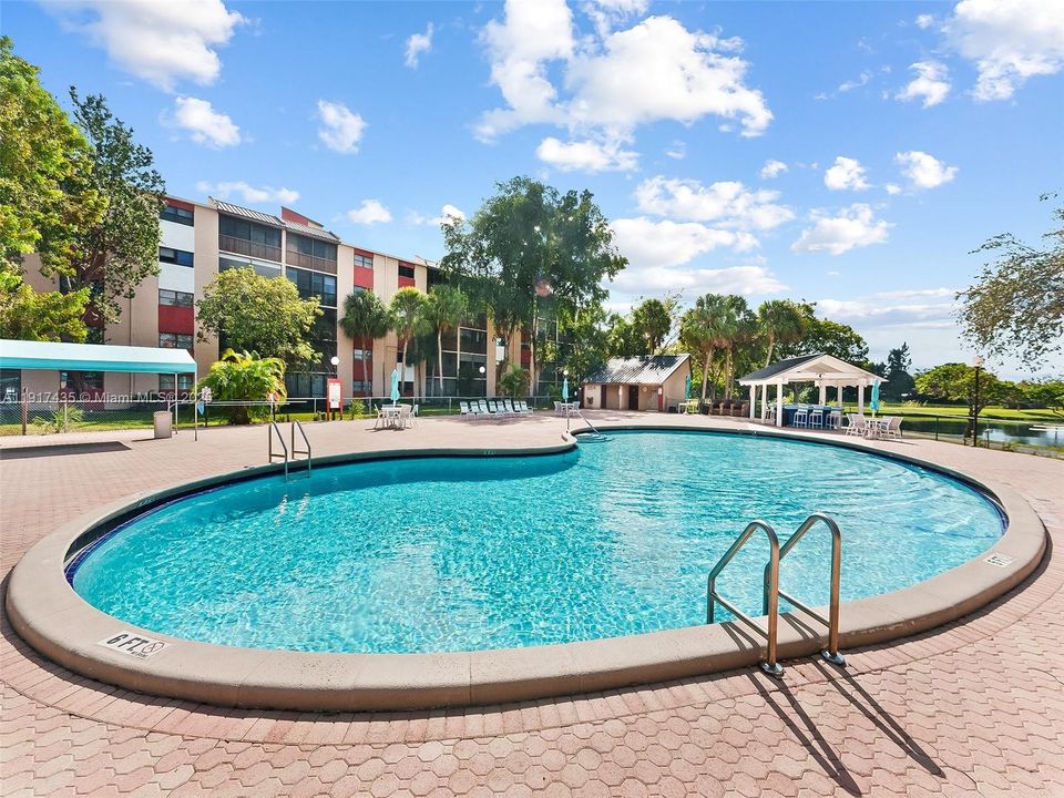 待售: $184,900 (1 贝兹, 2 浴室, 1140 平方英尺)