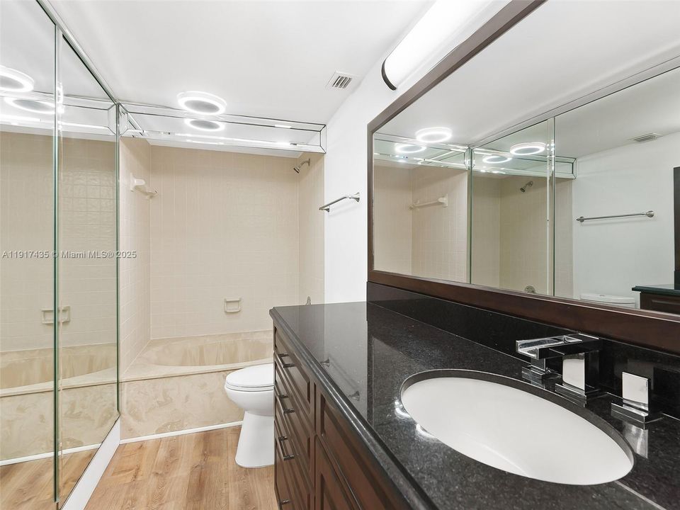 待售: $184,900 (1 贝兹, 2 浴室, 1140 平方英尺)