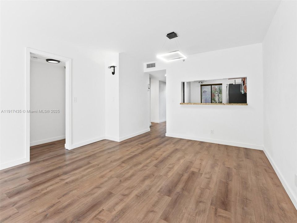 待售: $184,900 (1 贝兹, 2 浴室, 1140 平方英尺)