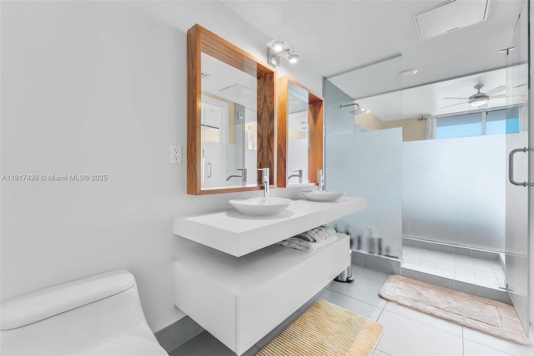 На продажу: $695,000 (2 спален, 2 ванн, 1118 Квадратных фут)