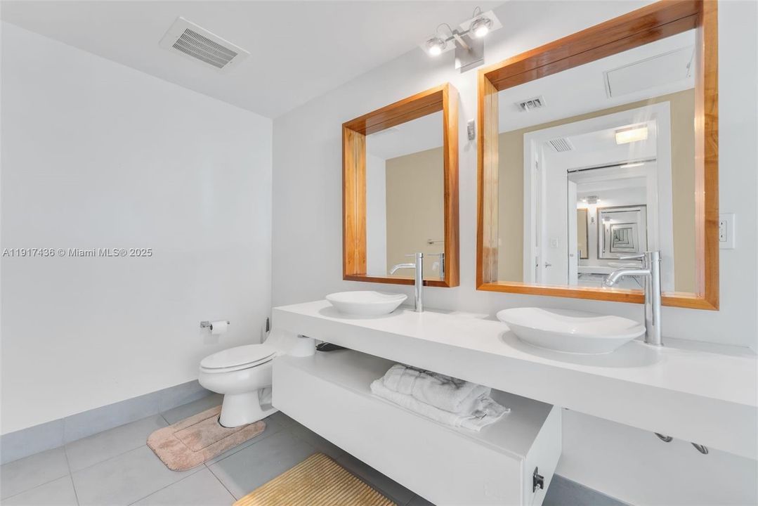 На продажу: $695,000 (2 спален, 2 ванн, 1118 Квадратных фут)