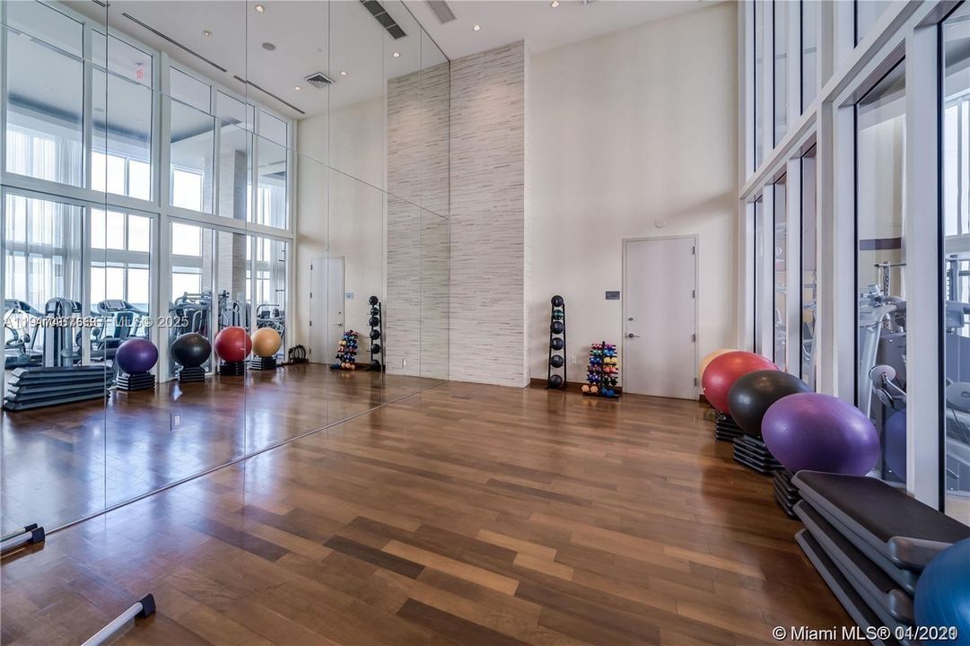 For Sale: $1,847,000 (3 beds, 3 baths, 2084 Square Feet)