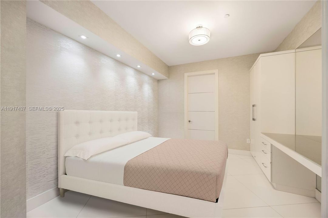 For Sale: $1,847,000 (3 beds, 3 baths, 2084 Square Feet)