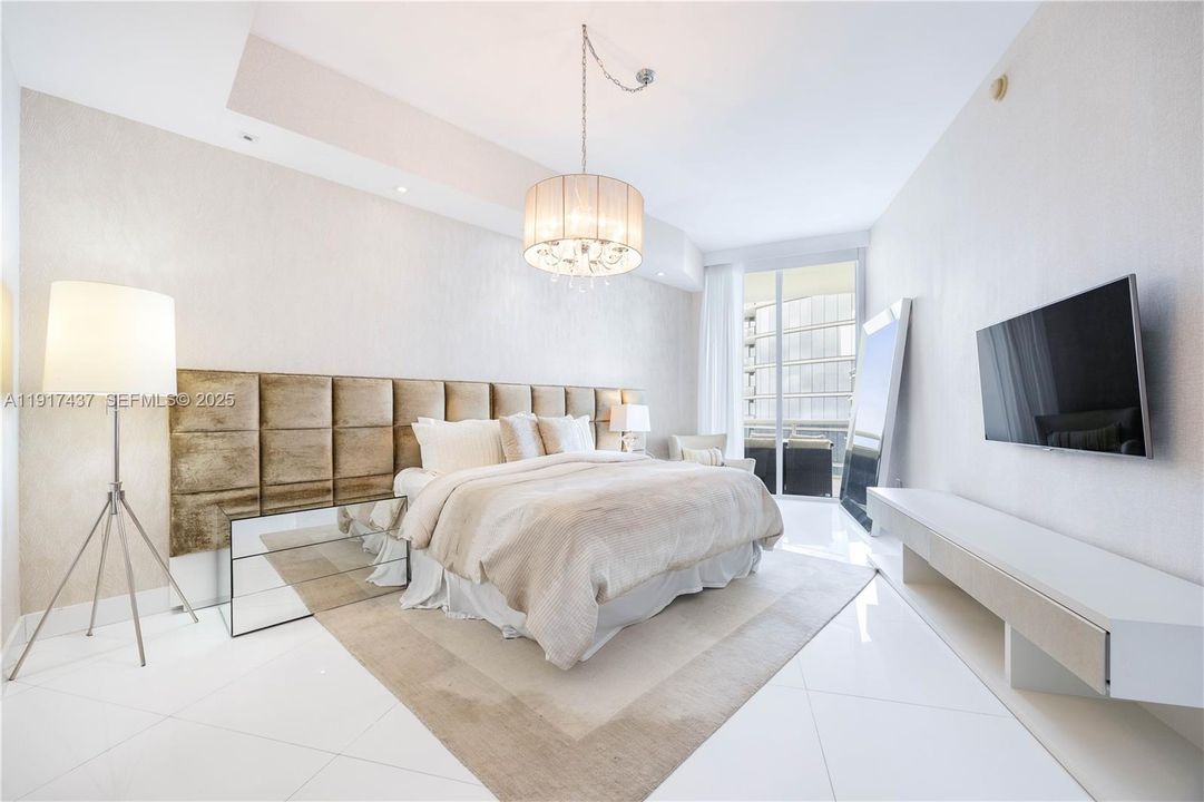 For Sale: $1,847,000 (3 beds, 3 baths, 2084 Square Feet)