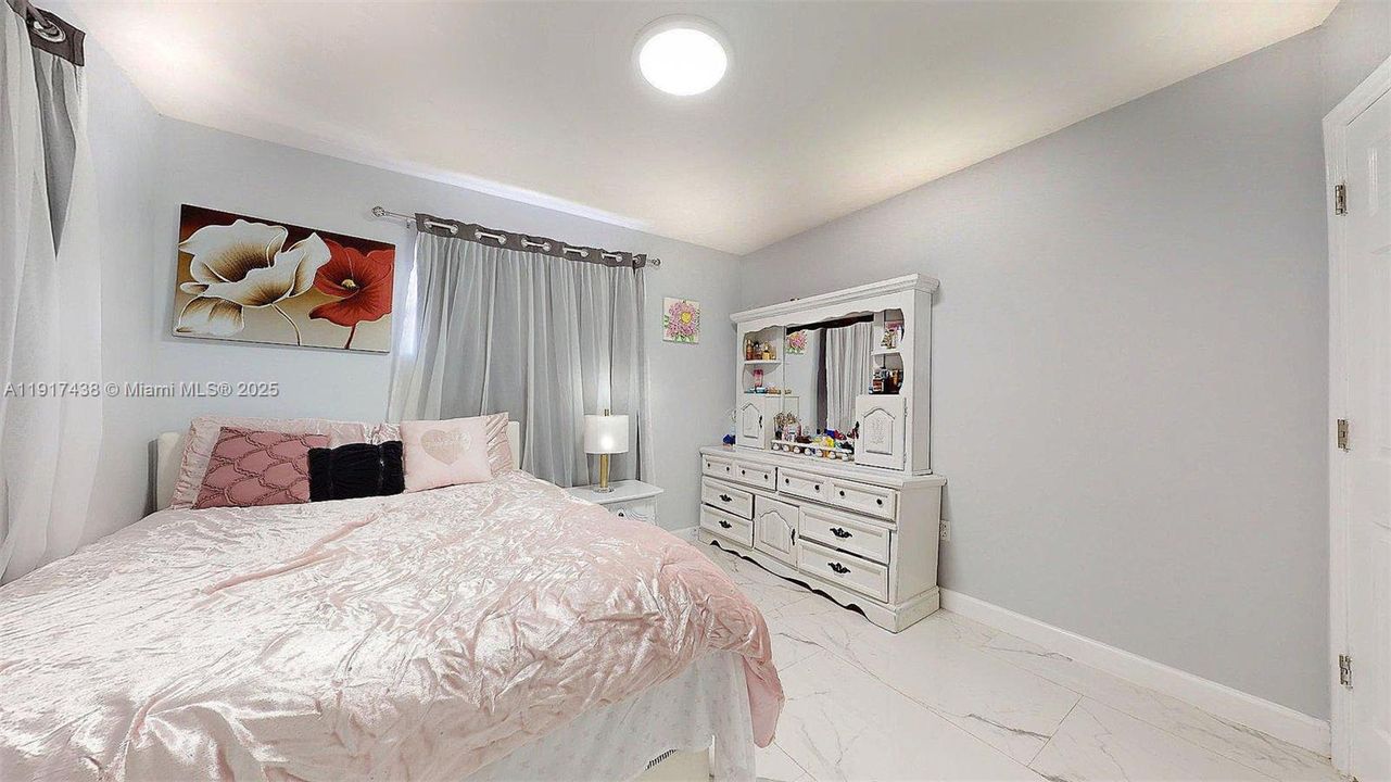 待售: $415,000 (3 贝兹, 1 浴室, 1075 平方英尺)