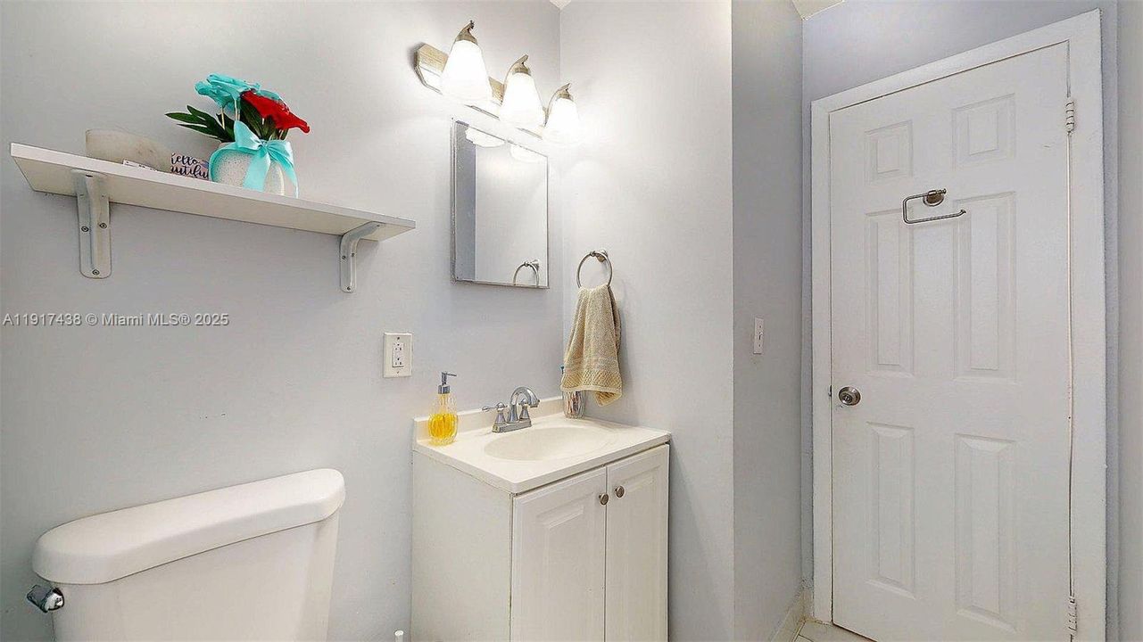 待售: $415,000 (3 贝兹, 1 浴室, 1075 平方英尺)