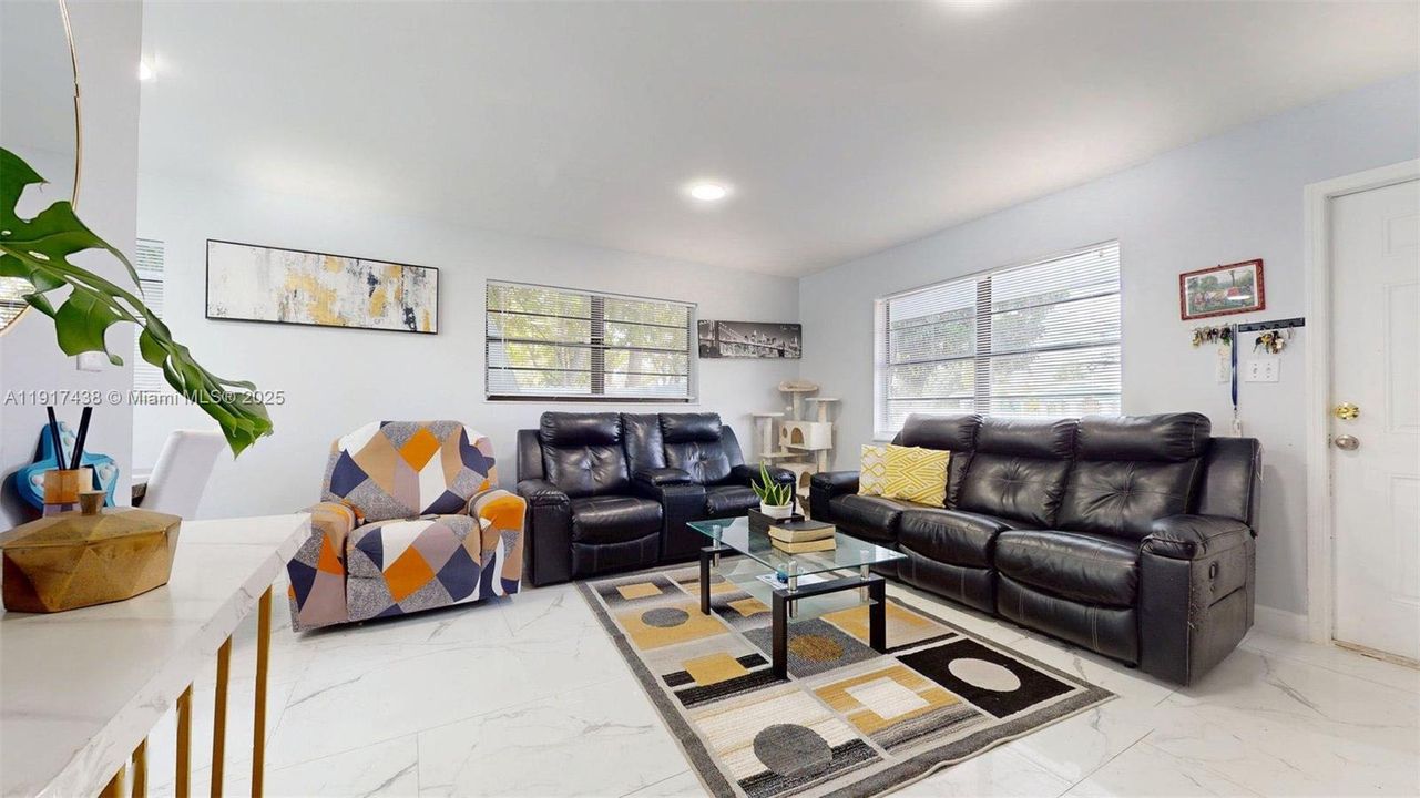 待售: $415,000 (3 贝兹, 1 浴室, 1075 平方英尺)