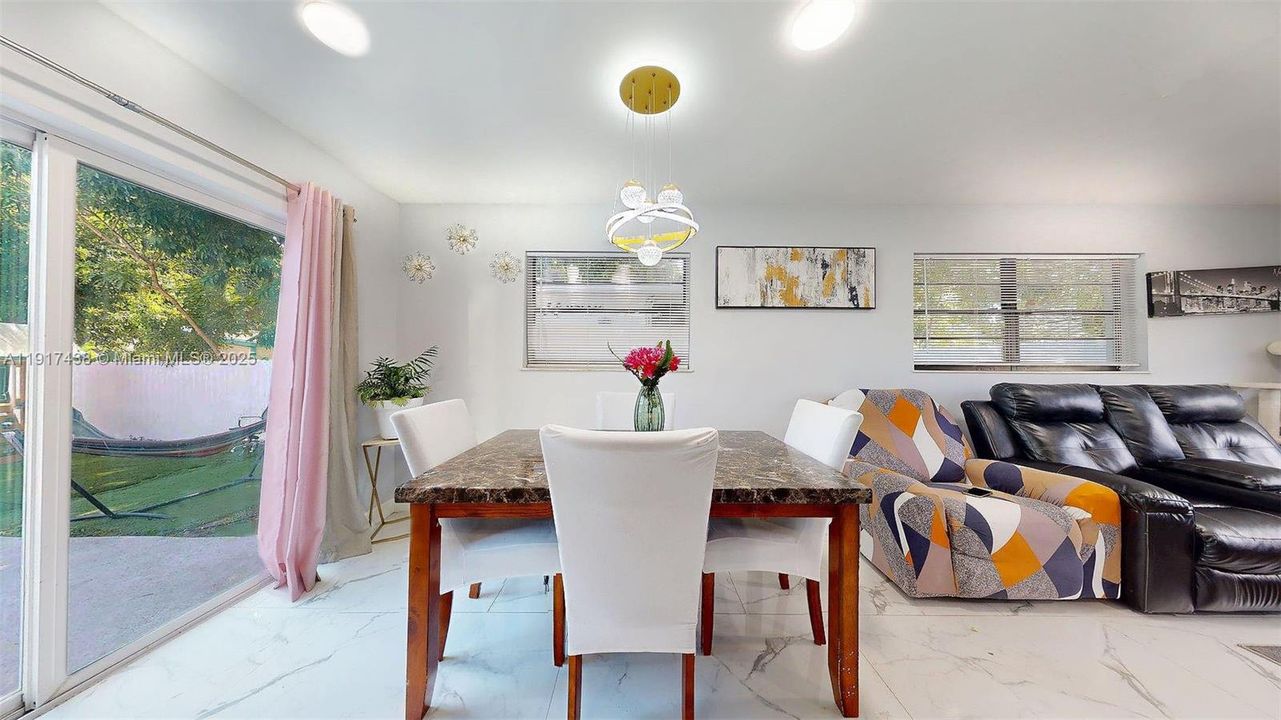 待售: $415,000 (3 贝兹, 1 浴室, 1075 平方英尺)