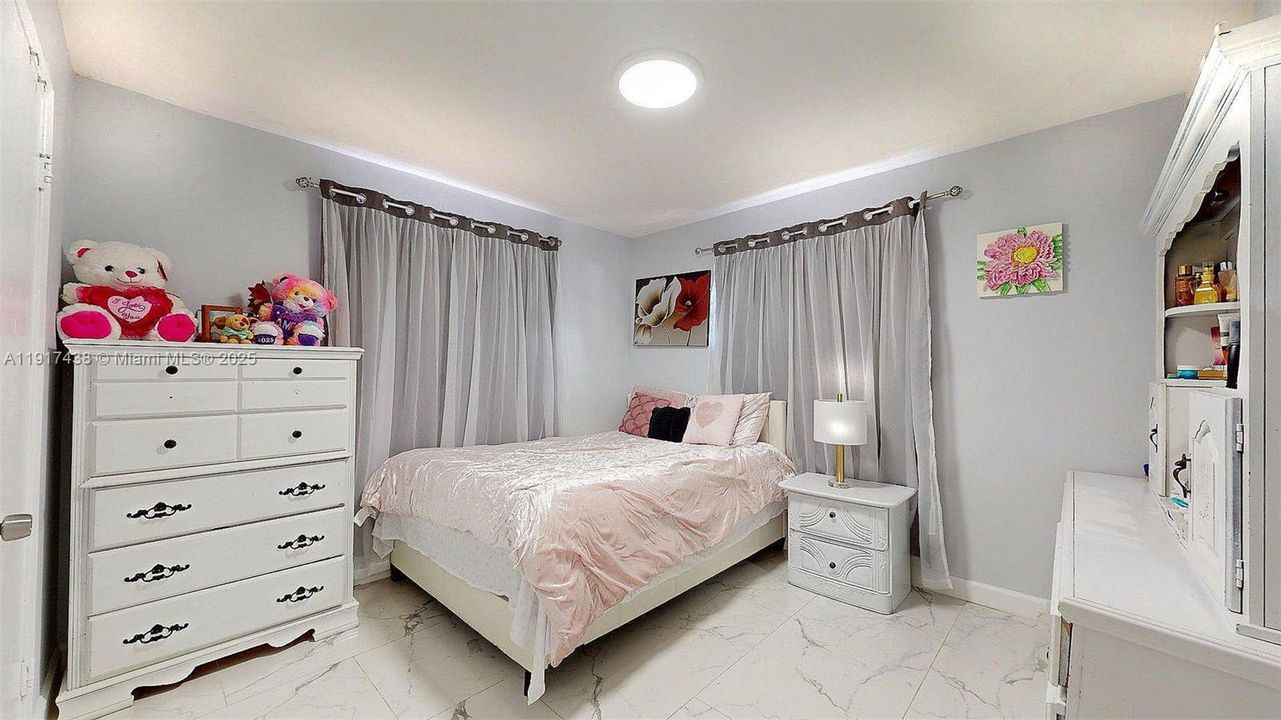 待售: $415,000 (3 贝兹, 1 浴室, 1075 平方英尺)