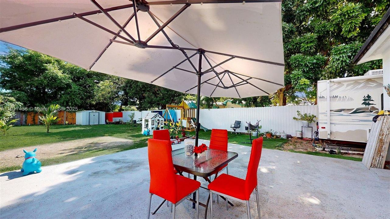 待售: $415,000 (3 贝兹, 1 浴室, 1075 平方英尺)