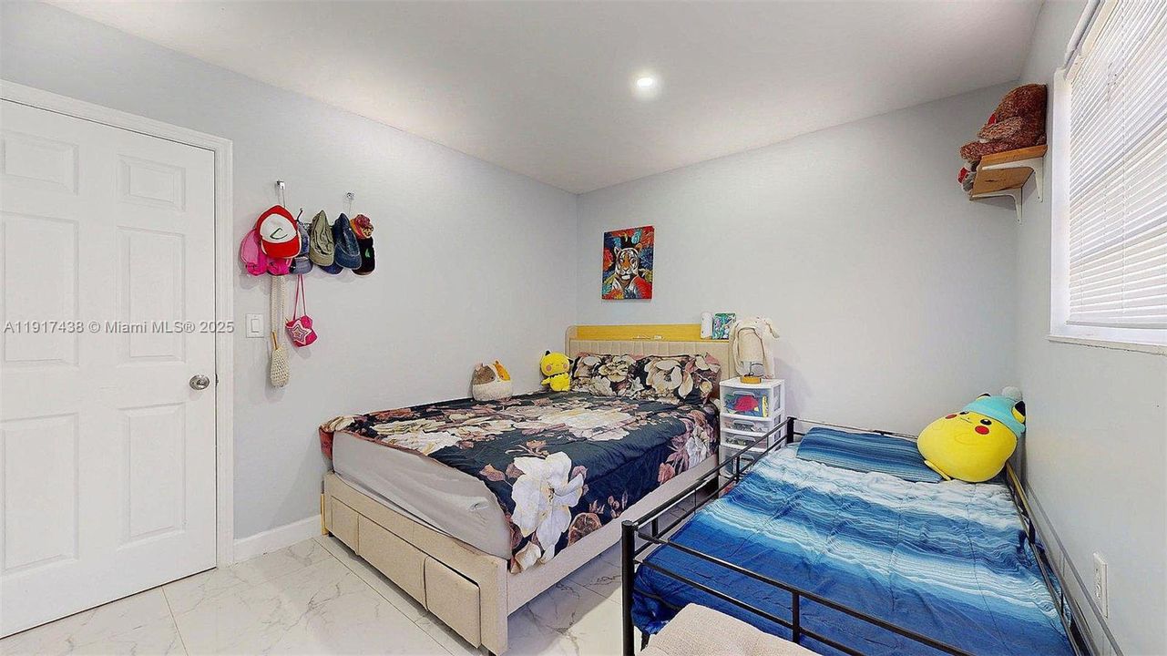 待售: $415,000 (3 贝兹, 1 浴室, 1075 平方英尺)