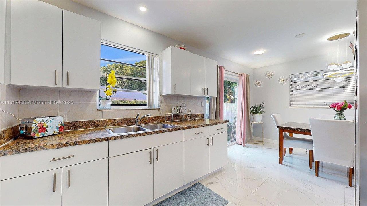 待售: $415,000 (3 贝兹, 1 浴室, 1075 平方英尺)