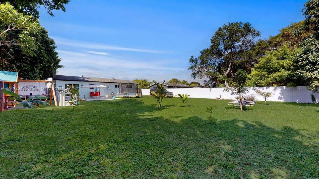 待售: $415,000 (3 贝兹, 1 浴室, 1075 平方英尺)