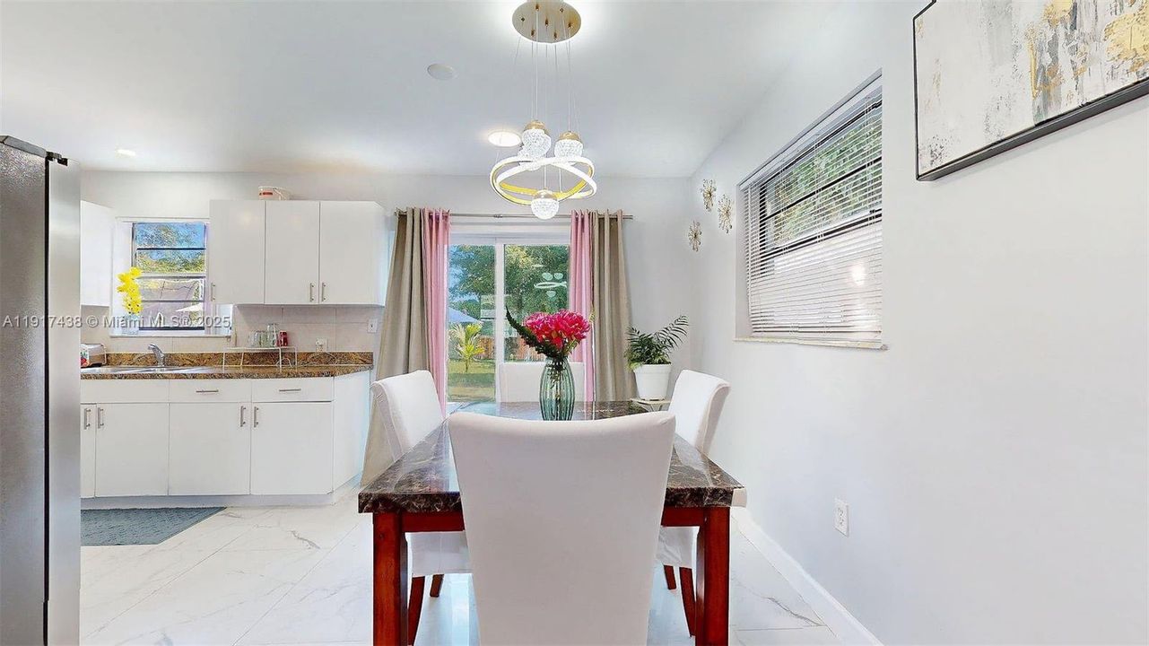 待售: $415,000 (3 贝兹, 1 浴室, 1075 平方英尺)