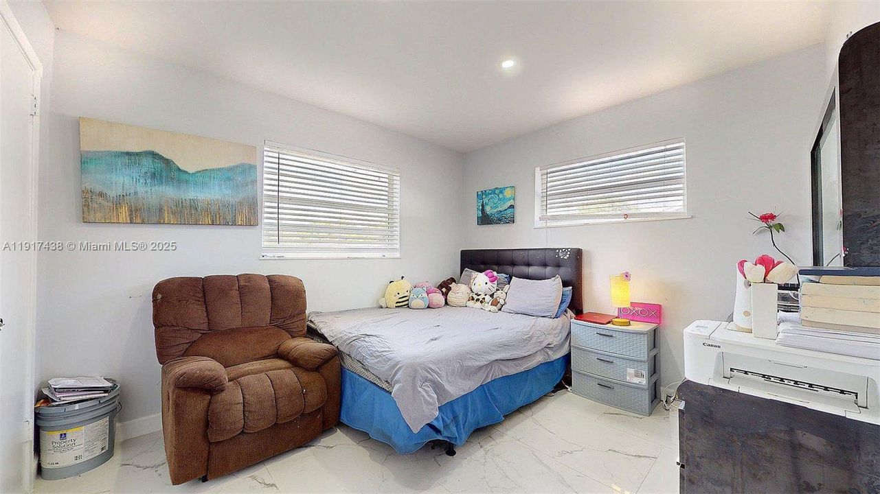 待售: $415,000 (3 贝兹, 1 浴室, 1075 平方英尺)