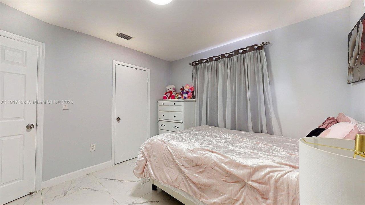 待售: $415,000 (3 贝兹, 1 浴室, 1075 平方英尺)