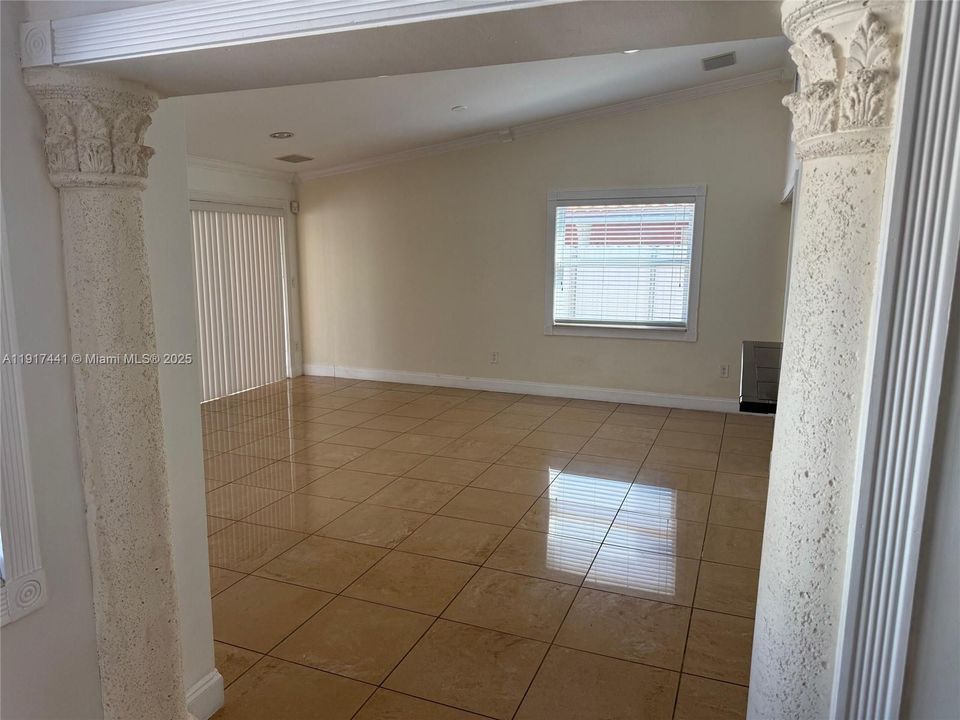 待售: $635,000 (3 贝兹, 2 浴室, 1420 平方英尺)