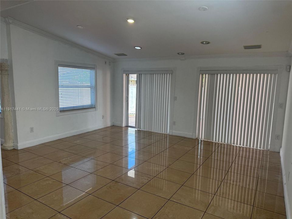 待售: $635,000 (3 贝兹, 2 浴室, 1420 平方英尺)