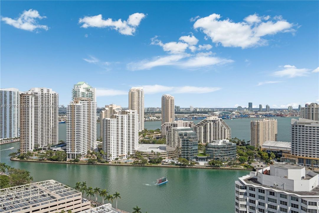 Под контрактом: $3,350 (1 спален, 1 ванн, 628 Квадратных фут)