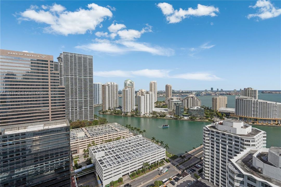 Под контрактом: $3,350 (1 спален, 1 ванн, 628 Квадратных фут)