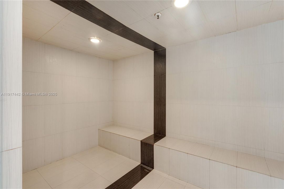 Под контрактом: $3,350 (1 спален, 1 ванн, 628 Квадратных фут)