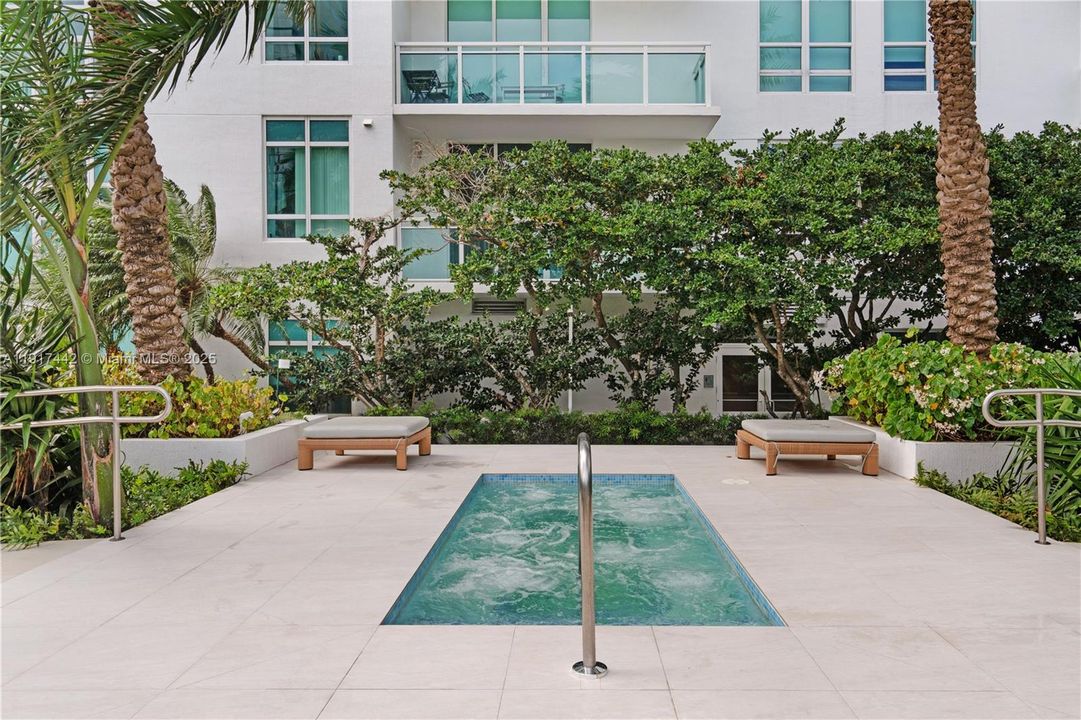 Под контрактом: $3,350 (1 спален, 1 ванн, 628 Квадратных фут)