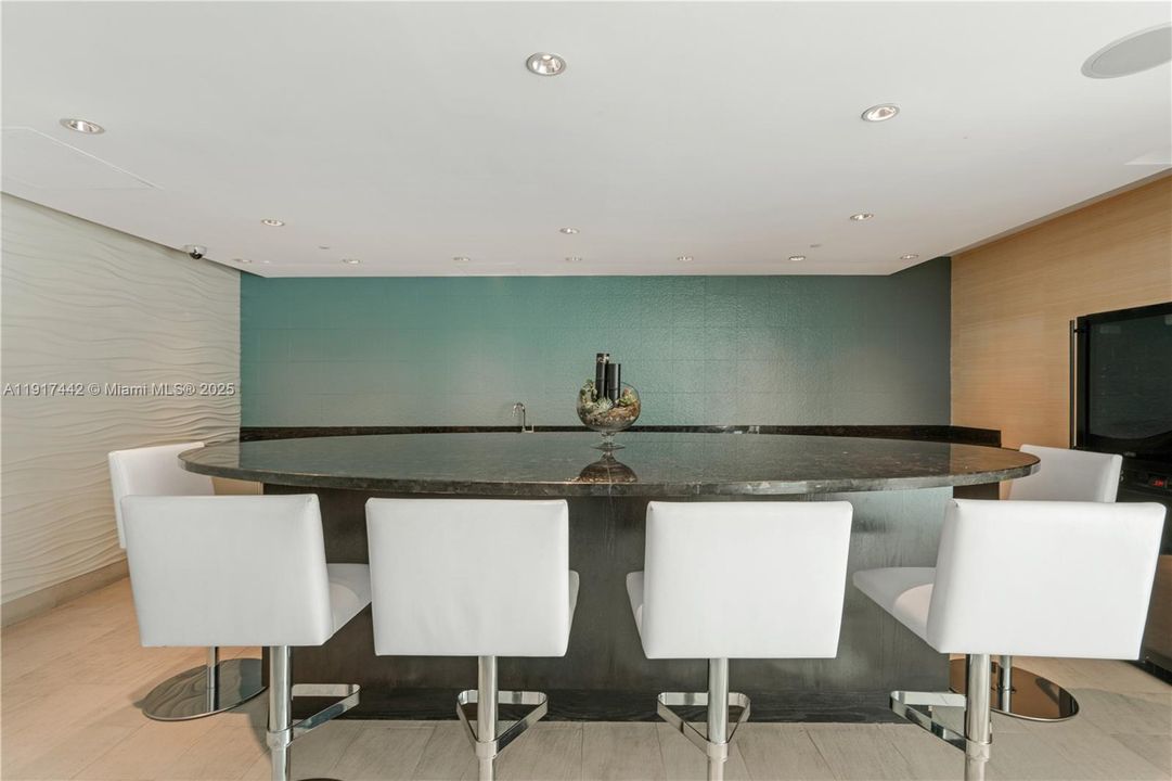 Под контрактом: $3,350 (1 спален, 1 ванн, 628 Квадратных фут)