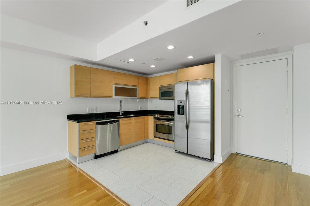 Под контрактом: $3,350 (1 спален, 1 ванн, 628 Квадратных фут)