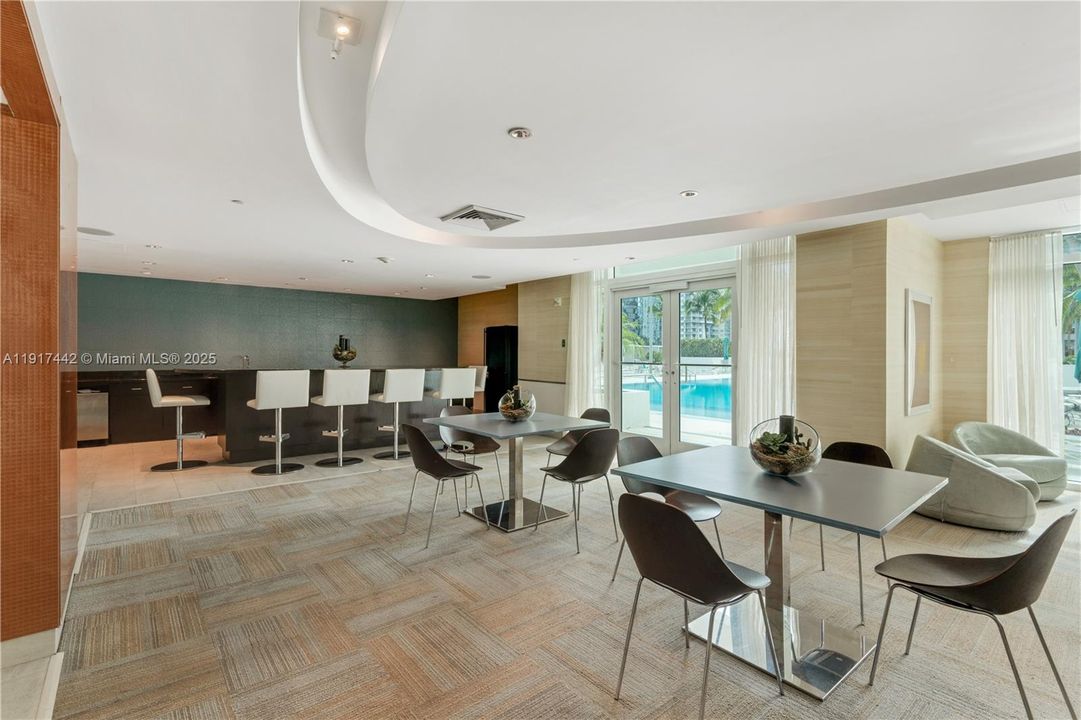 Под контрактом: $3,350 (1 спален, 1 ванн, 628 Квадратных фут)