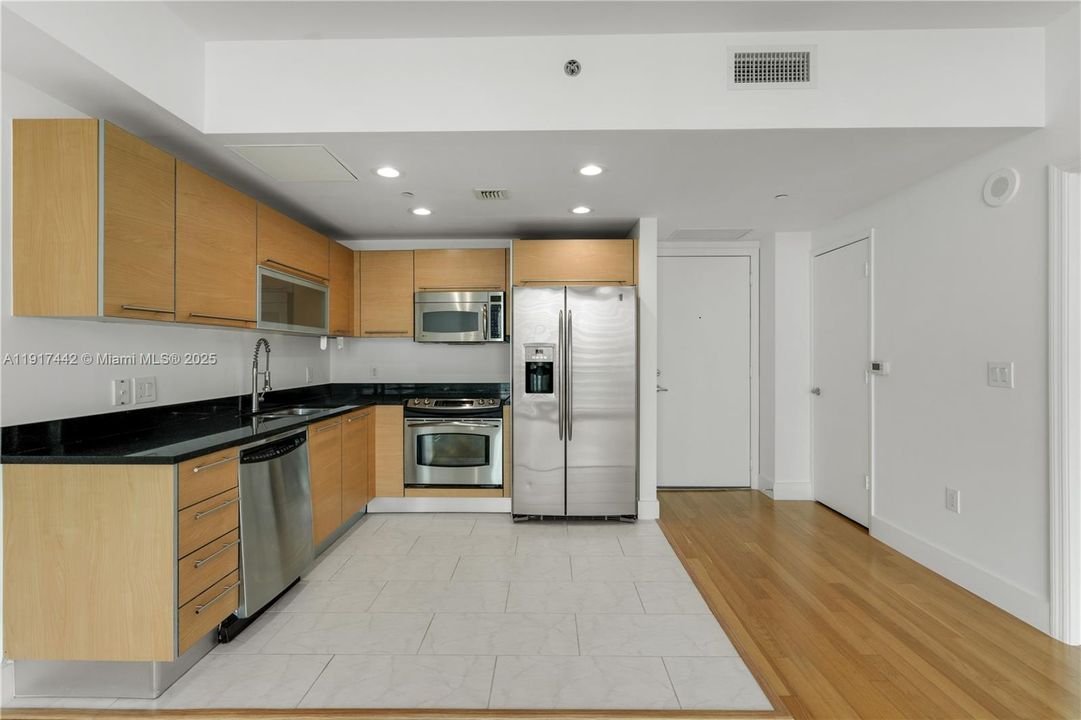 Под контрактом: $3,350 (1 спален, 1 ванн, 628 Квадратных фут)