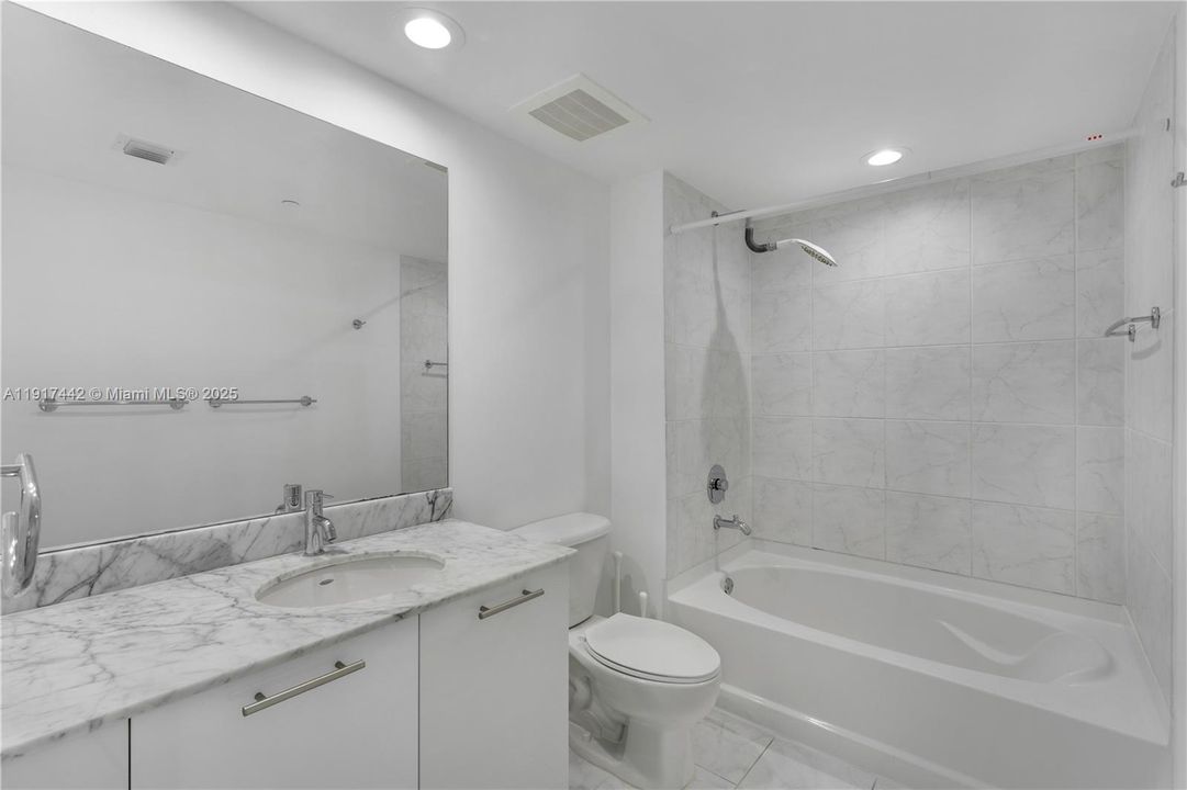 Под контрактом: $3,350 (1 спален, 1 ванн, 628 Квадратных фут)