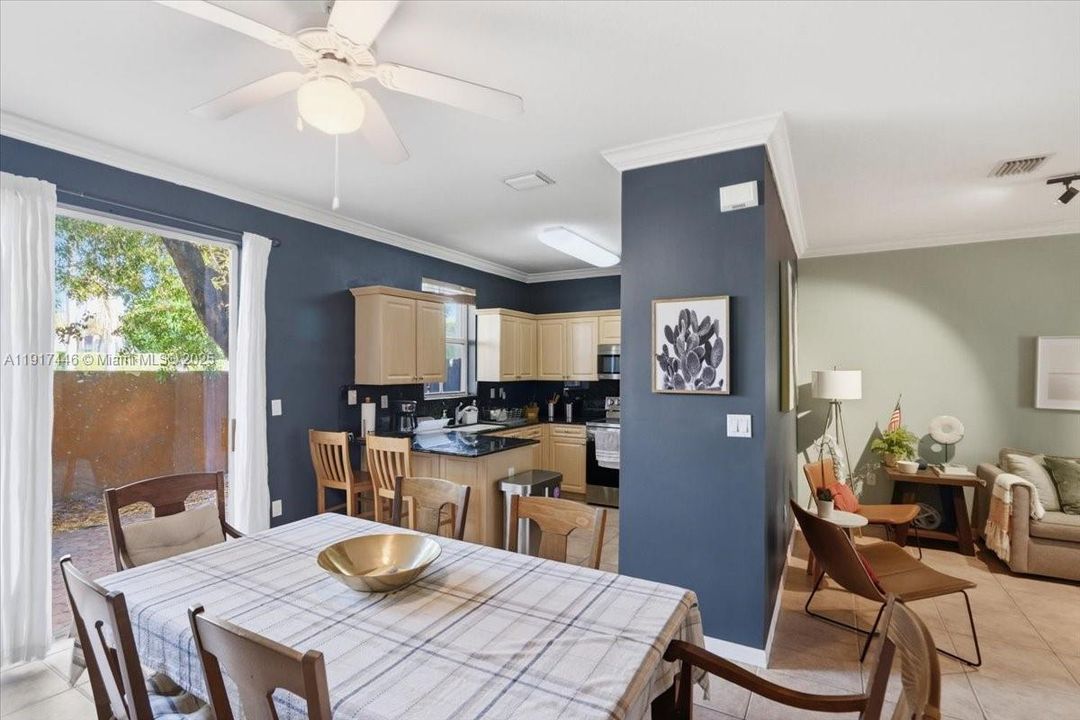 На продажу: $560,000 (4 спален, 2 ванн, 1809 Квадратных фут)